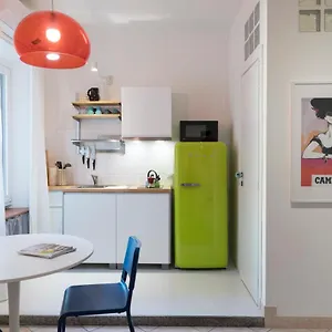 Xenia - Stylish Colorful Apt- Upbeat & Well-connected Area Appartamento Milano